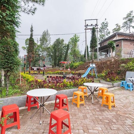 Oyo 1852 Intan Bromo Homestay Пасуруан Экстерьер фото