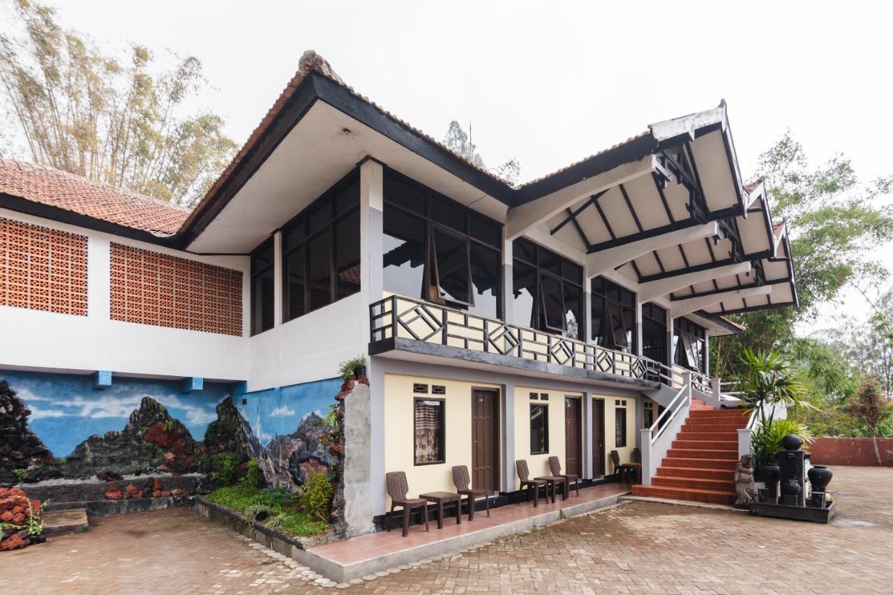 Oyo 1852 Intan Bromo Homestay Пасуруан Экстерьер фото