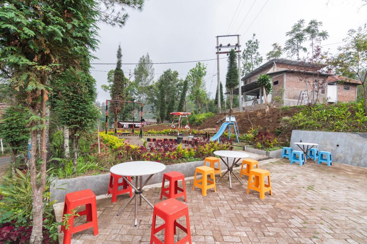 Oyo 1852 Intan Bromo Homestay Пасуруан Экстерьер фото