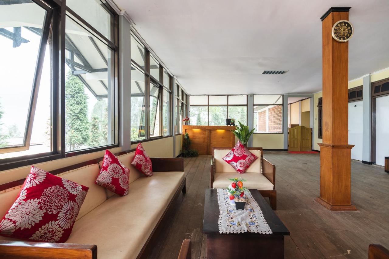 Oyo 1852 Intan Bromo Homestay Пасуруан Экстерьер фото